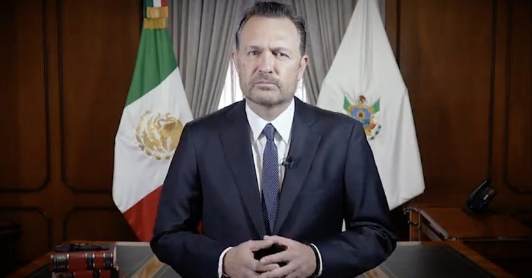 Mauricio Kuri se aburre