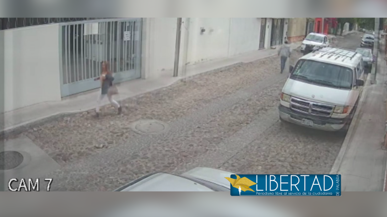 Mujer logra huir de sujetos que bajaron de un auto y la abordaron en Querétaro