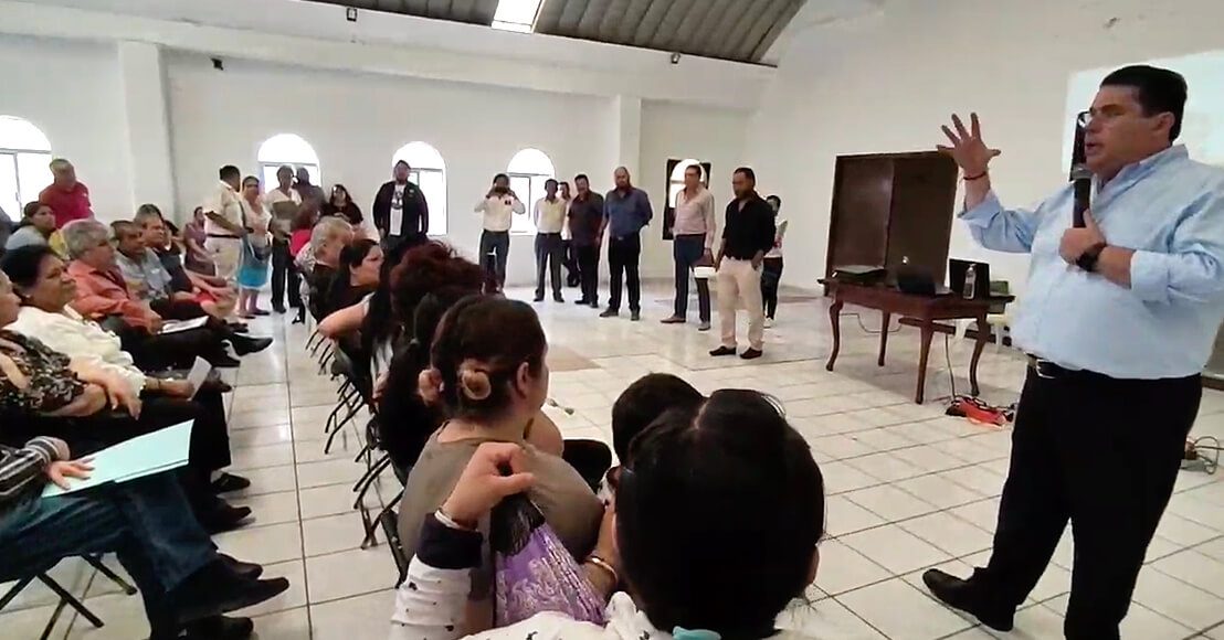 Persuaden a comerciantes de La Cruz para que aprueben estacionamiento de 200 mdp