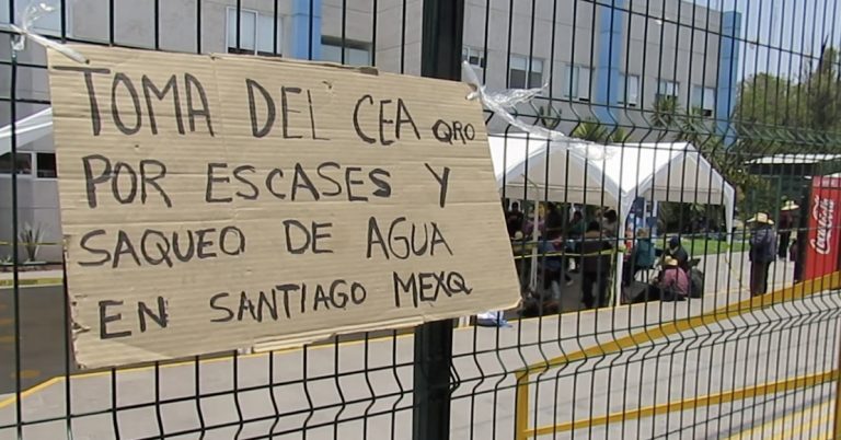 Por padecer falta de agua 3 meses, habitantes de Amealco hacen plantón y bloquean vialidad