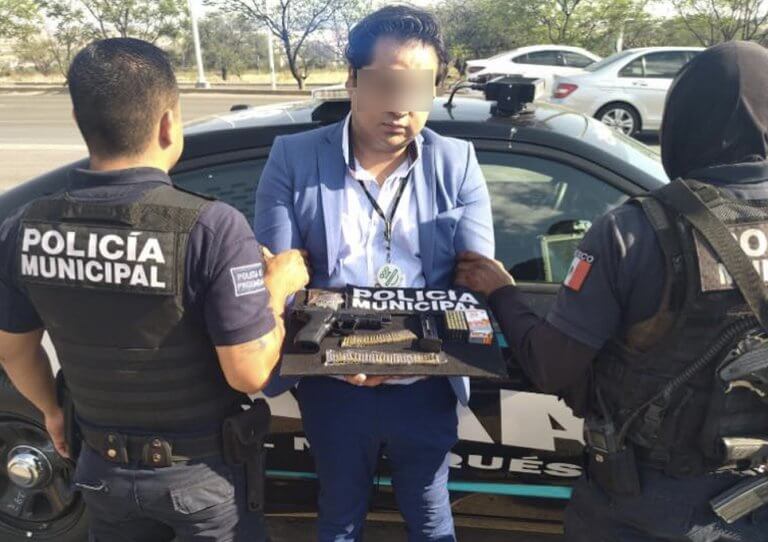 Subdirector del IMSS sacó una arma de fuego en hospital de Querétaro.