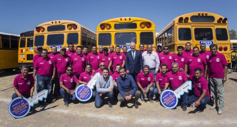 El Marqués apoya a 3 mil 200 jóvenes con transporte escolar