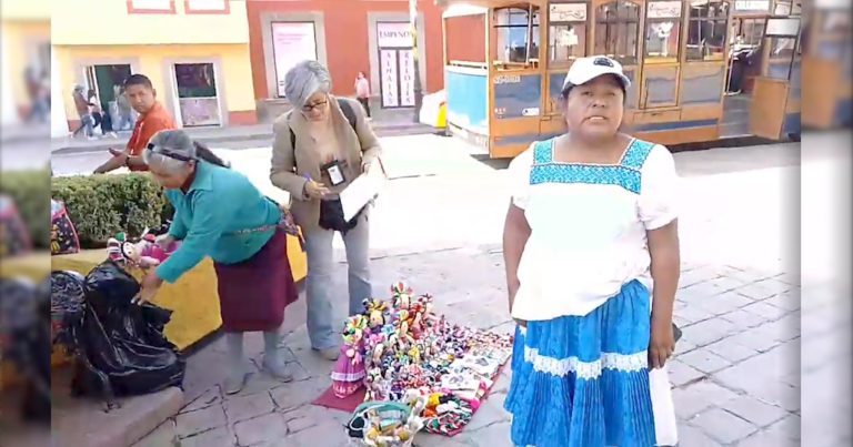 Vendedoras de la muñeca “Lele” acusan hostigamiento en Querétaro