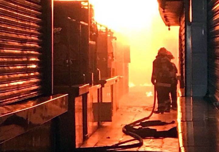 Durante una hora sin agua, bomberos atendieron incendio en Mercado de El Tepetate