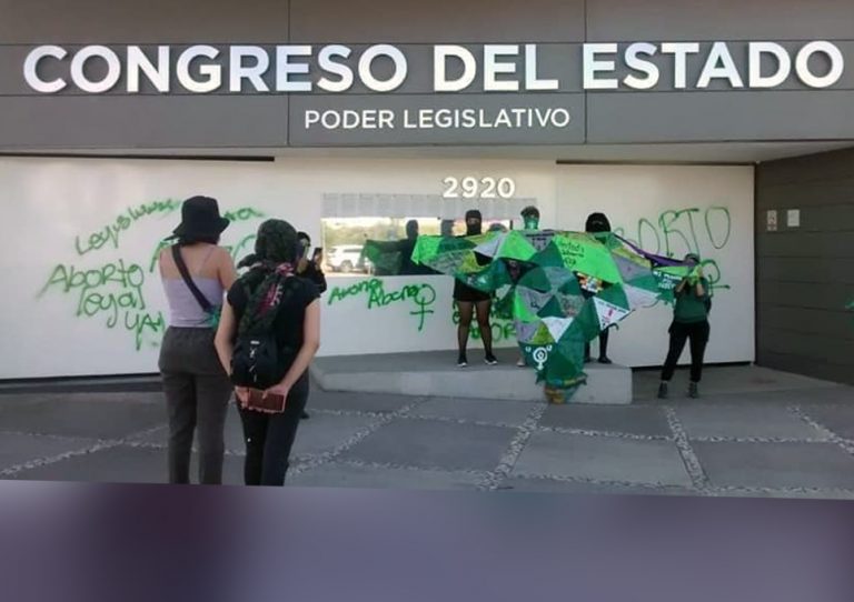 Aborto legal y gratuito, exige un grupo de mujeres en Querétaro