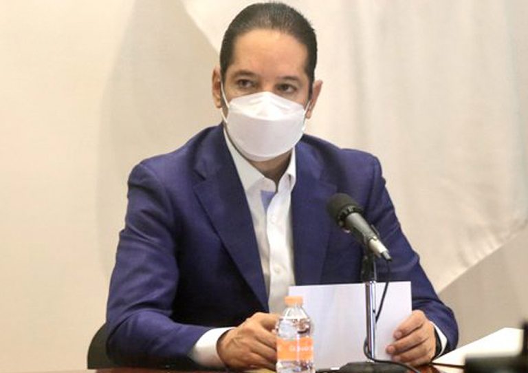 Reconoce gobernador de Querétaro riesgo de retroceder a semáforo rojo