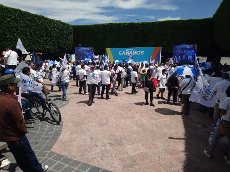 “No nos abandonen”, pide Nava a unas 500 personas que asistieron a su festejo