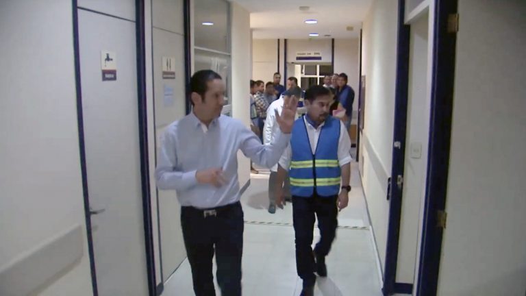 gobernador-con-covid-visita-hospitales