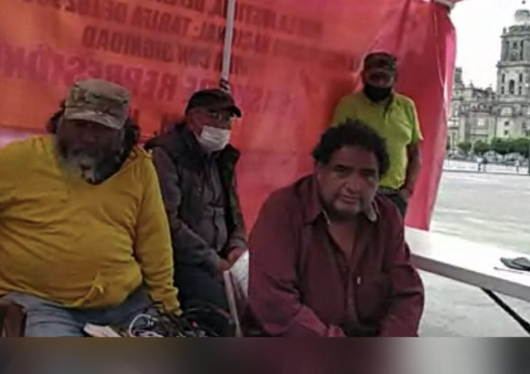 Cumplen 8 días en huelga de hambre afuera de la oficina de AMLO