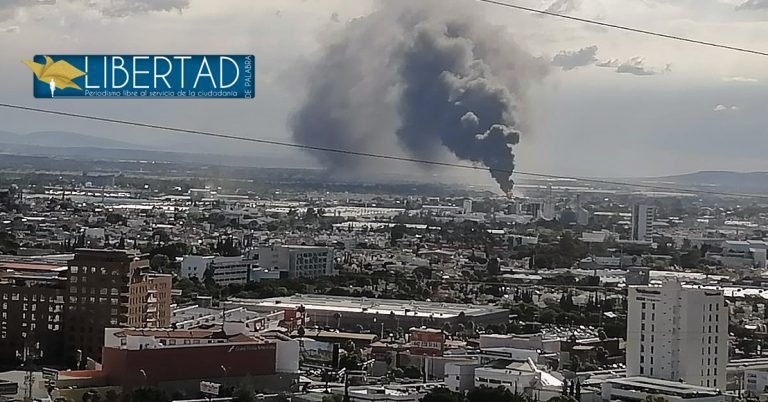 Sofocan incendio de contenedor con 90 mil litros de gasolina en terminal de carga en Querétaro