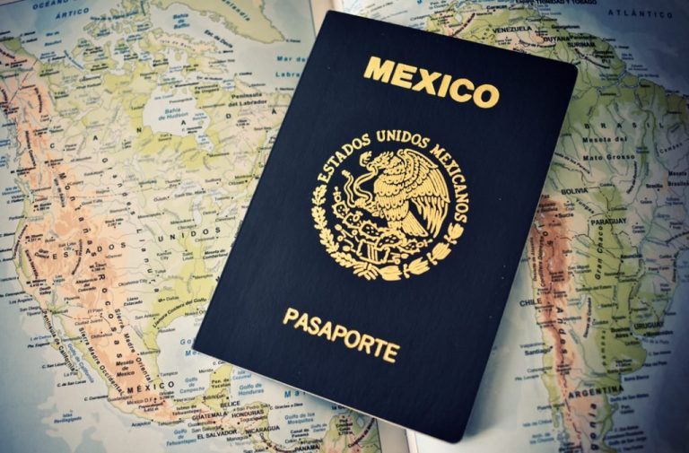 Premian con nuevo contrato a empresa que falló en pasaportes