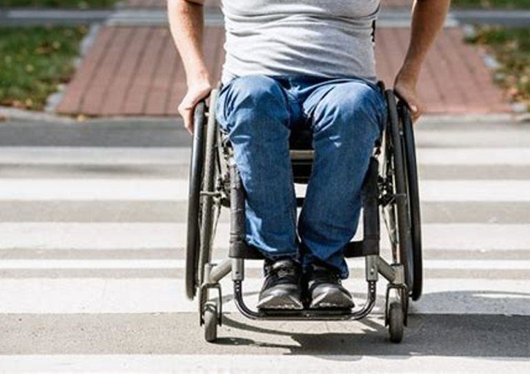 personas en silla de ruedas movilidad