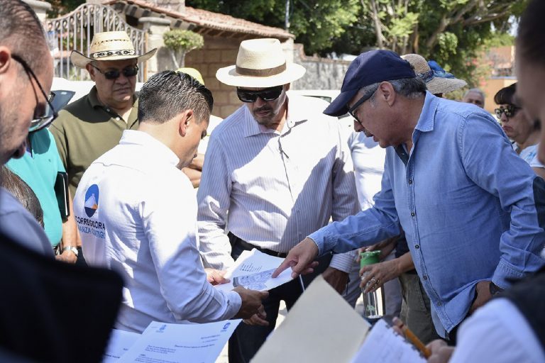 Prometen alumbrado y fortalecer seguridad a vecinos de Colinas del Bosque