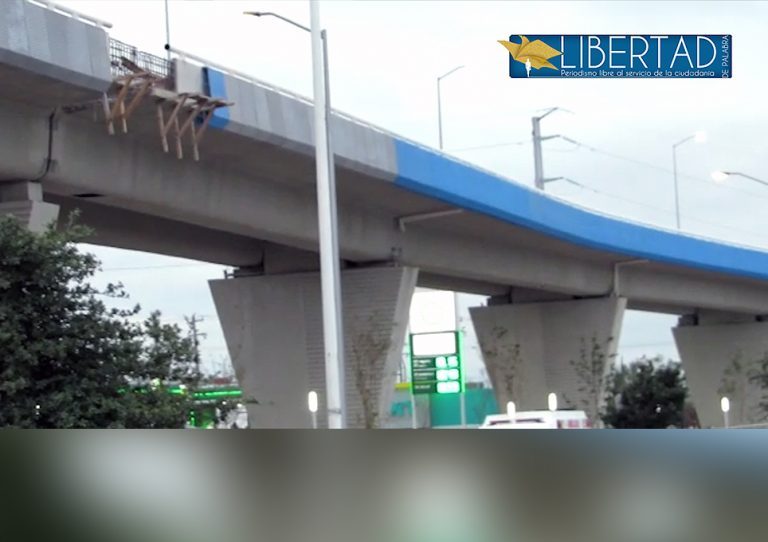 Gobierno panista pinta obra de azul; presumían que no usarían colores partidistas
